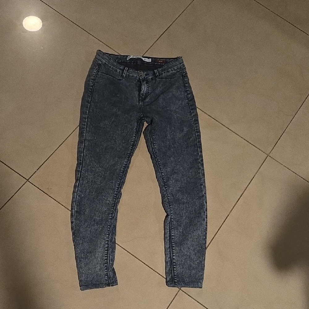 Zara  Skinny Jeans with Tapered Leg Size 2